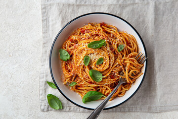 spaghetti pasta with tomato sauce