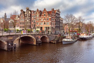 Fototapeta na wymiar Beautiful old houses along the canal in Amsterdam.