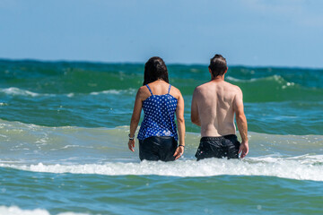 Fototapeta premium Playing in the ocean 