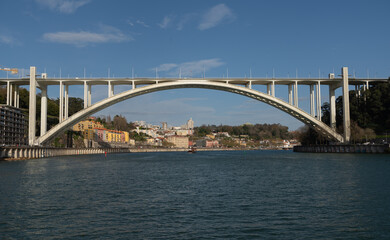 Fototapeta na wymiar Pont Arrábida, Porto, Portugal