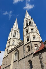 Fototapeta na wymiar Die Zwillingstürme der Peterskirche in Görlitz ragen dem Himmel entgegen
