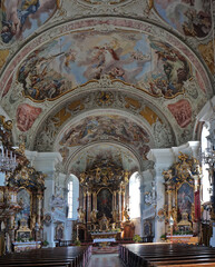 Fototapeta na wymiar Pfarrkirche Söll zum Heiligen St.Peter und St. Paul in Söll am Wilden Kaiser; Österreich; Tirol