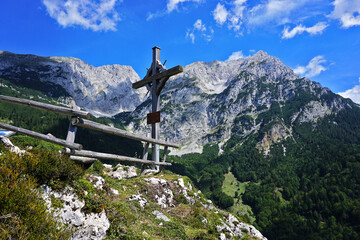 Seilabodenkreuz im Wilden Kaiser mit Blick zum Sonneck; Tuxeck und Treffauer; Österreich, Tirol