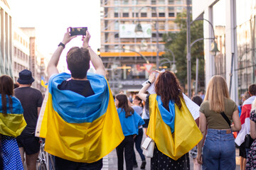 Obraz na płótnie Canvas Berlin, Germany 24 august 2022: Peaceful march of Ukrainians through Berlin on Ukraine's Independence Day