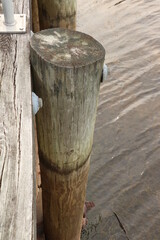 Obraz na płótnie Canvas wood sea post anchor