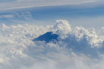 空から見た美しい富士山