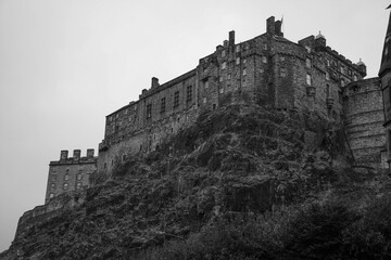 Fototapeta na wymiar black and white photo of Edinburgh Castle in Scotland