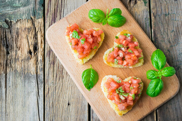 Bruschetta with Fresh Tomato, Garlic and Basil Salsa