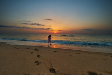 Fototapeta na wymiar beautiful sunrise on a calm sea