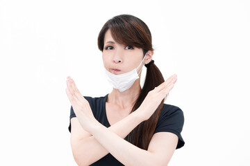 マスクをつけている日本人女性07