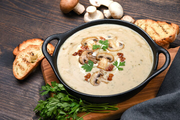 Mushroom soup with bread and fresh mushrooms