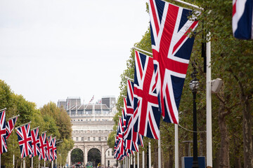 Union Jack flags along The Mall in central London - obrazy, fototapety, plakaty