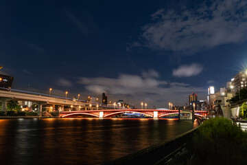 Fototapeta na wymiar ライトアップされた隅田川吾妻橋と都市風景