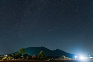 日本の岡山県真庭市の蒜山高原のとても美しい星空