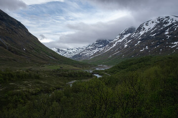 Obraz premium Wonderful landscapes in Norway. Innlandet. Beautiful scenery of Leira river and snowed mountains from the Sognefjellet scenic route. Cloudy day. Selective focus