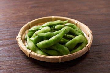 枝豆　木目背景イメージ