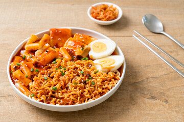 Korean instant noodles with Korean rice cake and fish cake and boiled egg