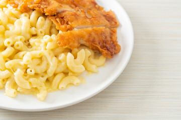 Mac and cheese with fried chicken