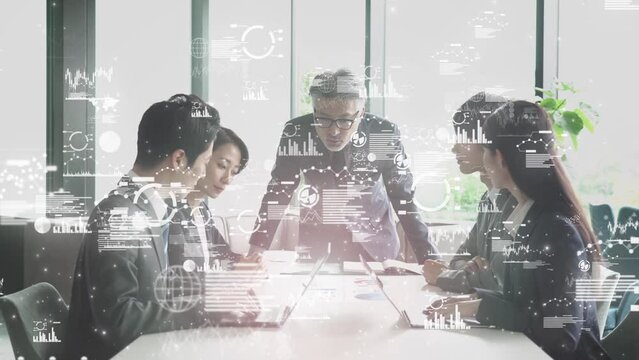 ミーティングをするビジネスパーソン　デジタルテクノロジーコンセプト