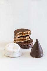 chocolate and dulce de leche alfajor and cone on a white base
