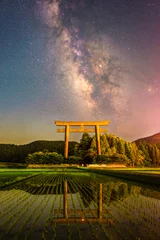 Afwasbaar fotobehang 熊野大社の大鳥居と天の川 © 資雄 西岡