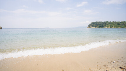晴れた日の瀬戸内海の海水浴場　浜辺