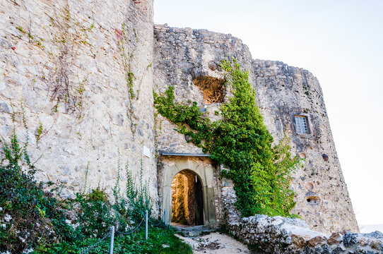 Dornach, Burgruine Dorneck, Ruine, Burg, Dorneck, Arlesheim, Landwirtschaft, Ruine, Birstal, Wanderweg, Errmitage, Wald, Aussichtspunkt, Baselland, Sommer, Herbst, Schweiz