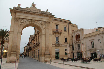 arch (porte reale) in noto in sicily (italy) 