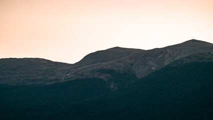 la crête du Jura au coucher du soleil