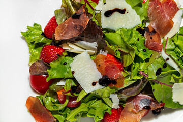 Fototapeta na wymiar Salad with jamon and strawberries