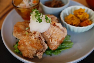 鶏の唐揚げ定食
