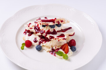 cheesecake with berries