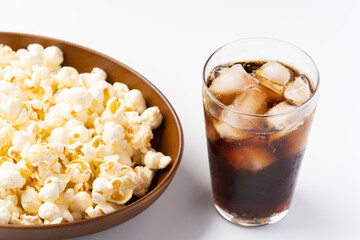 コーラとポップコーン
