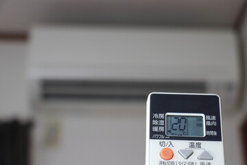 リビングエアコンを20℃の暖房にリモコンで設定