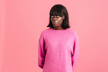 Obraz premium Young beautiful pensive african woman in pink sweater