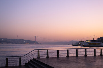 Obraz premium sunrise on istanbul bosphorus bridge