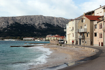Fototapeta na wymiar Sea bay with waves and houses of Baska