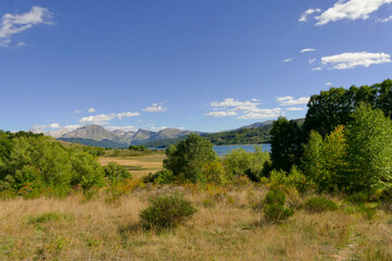 Fototapeta na wymiar Lago di Campotosto. Parco Nazionale del Gran Sasso d'Italia