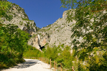 Gole di Fara di San Martino e abbazia di San Martino. Parco Nazionale MaiellaAbruzzo, Italy