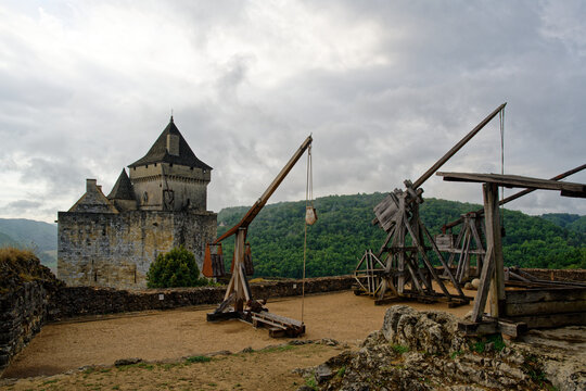 Catapultes au ch&acirc;teau m&eacute;di&eacute;val de Castelnaud-la-Chapelle