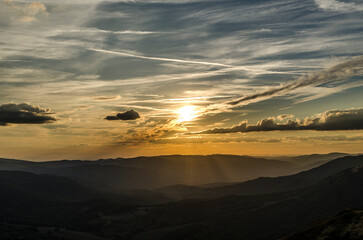 Obraz premium Zachód słońca z połoniny Caryńskiej 