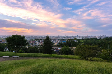 東京都多摩市 聖蹟桜ヶ丘、夕暮れの桜ヶ丘公園、ゆうひの丘