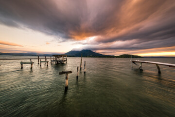 Fototapeta premium sunset over the lake