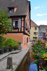 MAISON TYPIQUE ALSACIENNE  A PAN DE BOIS DU MOYEN AGE