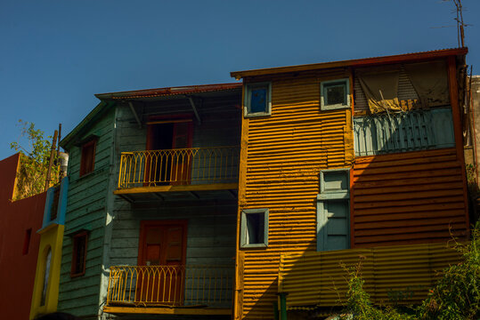 vista de colores de caminito, barrio la boca, buenos aires