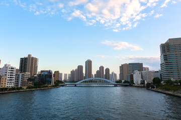 Fototapeta na wymiar 東京都 隅田川に架かる永代橋と高層マンション群