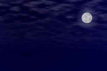 Obraz na płótnie Canvas 月の夜空＿曇り＿背景素材