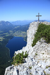 Blick auf den Gipfel der Trisselwand über dem Altausseer See, Salzkammergut, Österreich