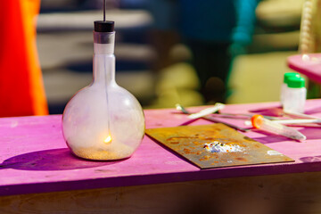 Chemical flask inside which the metal burns with the release of smoke