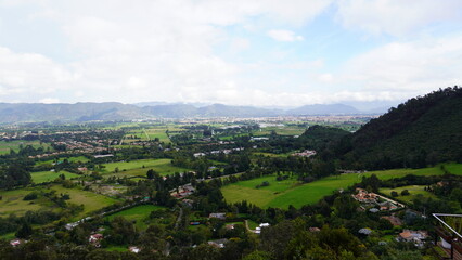 Fototapeta na wymiar Vista panoramica aerea de ciudad latina 